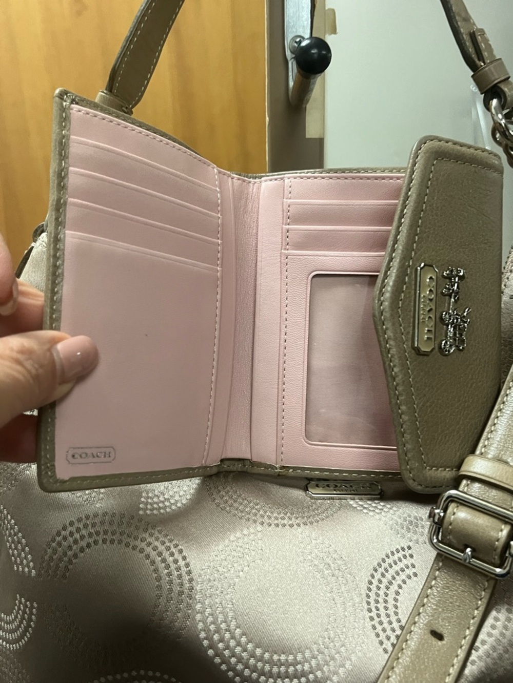 Authentic Coach Madison Hobo,  Hobo Bag Gray/Silver Op Art, wallet sold as set - Picture 7 of 10